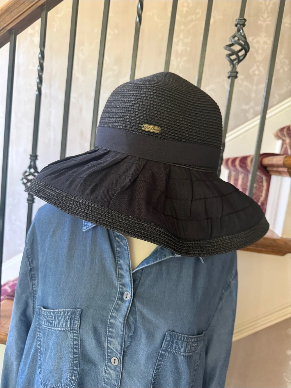 SUN N SAND ladies, black wide from Sun hat, excellent condition